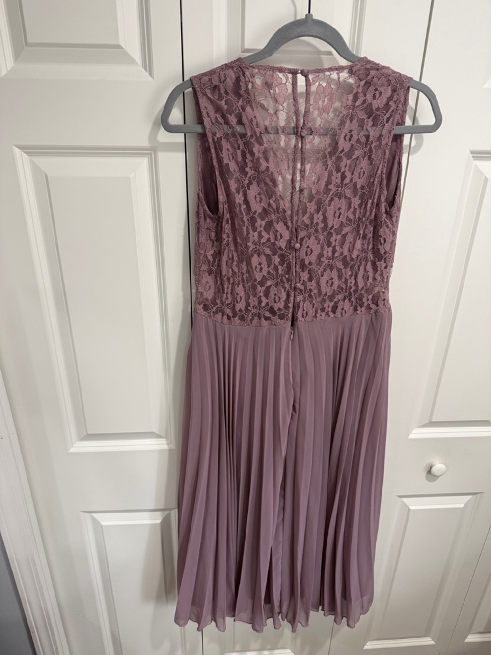 ASOS Lace Bodice Pleated Midi Dress in Dusty Mauve - Picture 2 of 2